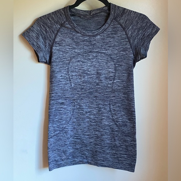 lululemon athletica Tops - Lululemon Heathered Dark Blueish Navy Grey Swiftly Tech ( size 4 )